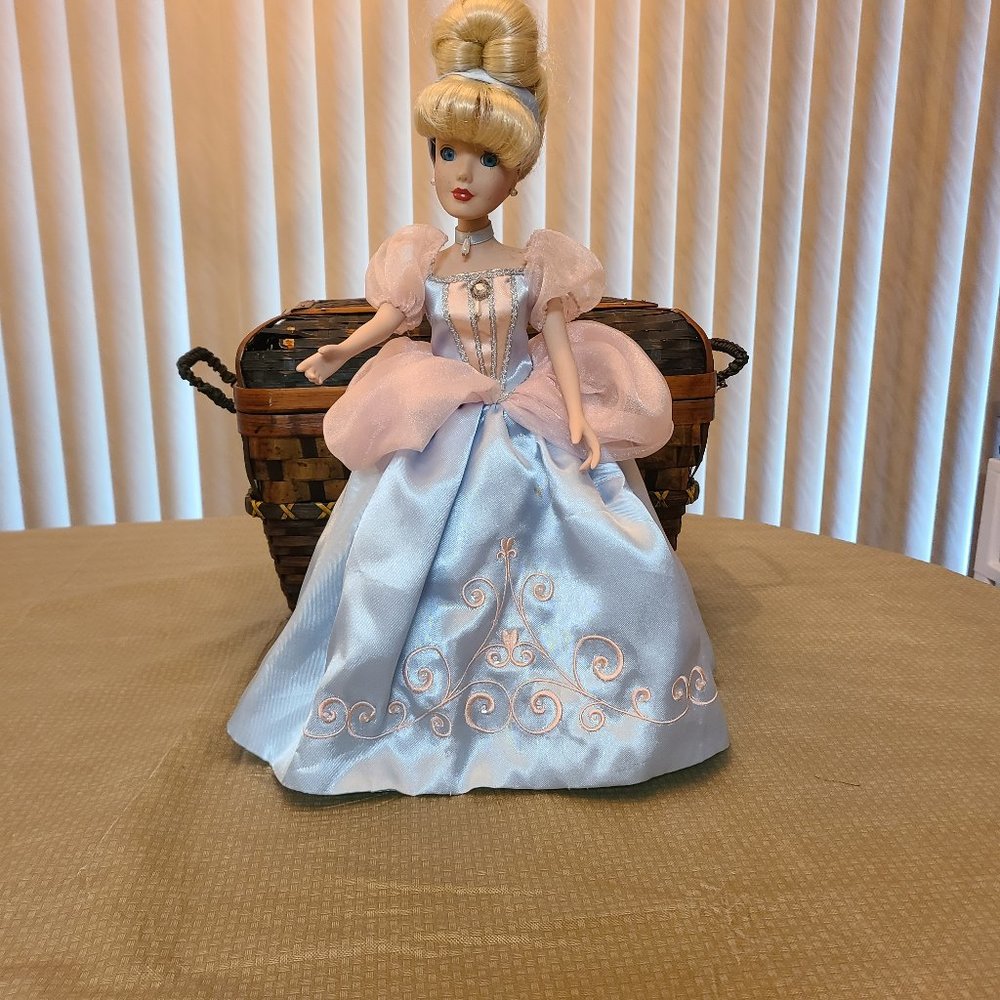 Vintage Disney 2006 Cinderella Keepsake Brass Key Collection Doll